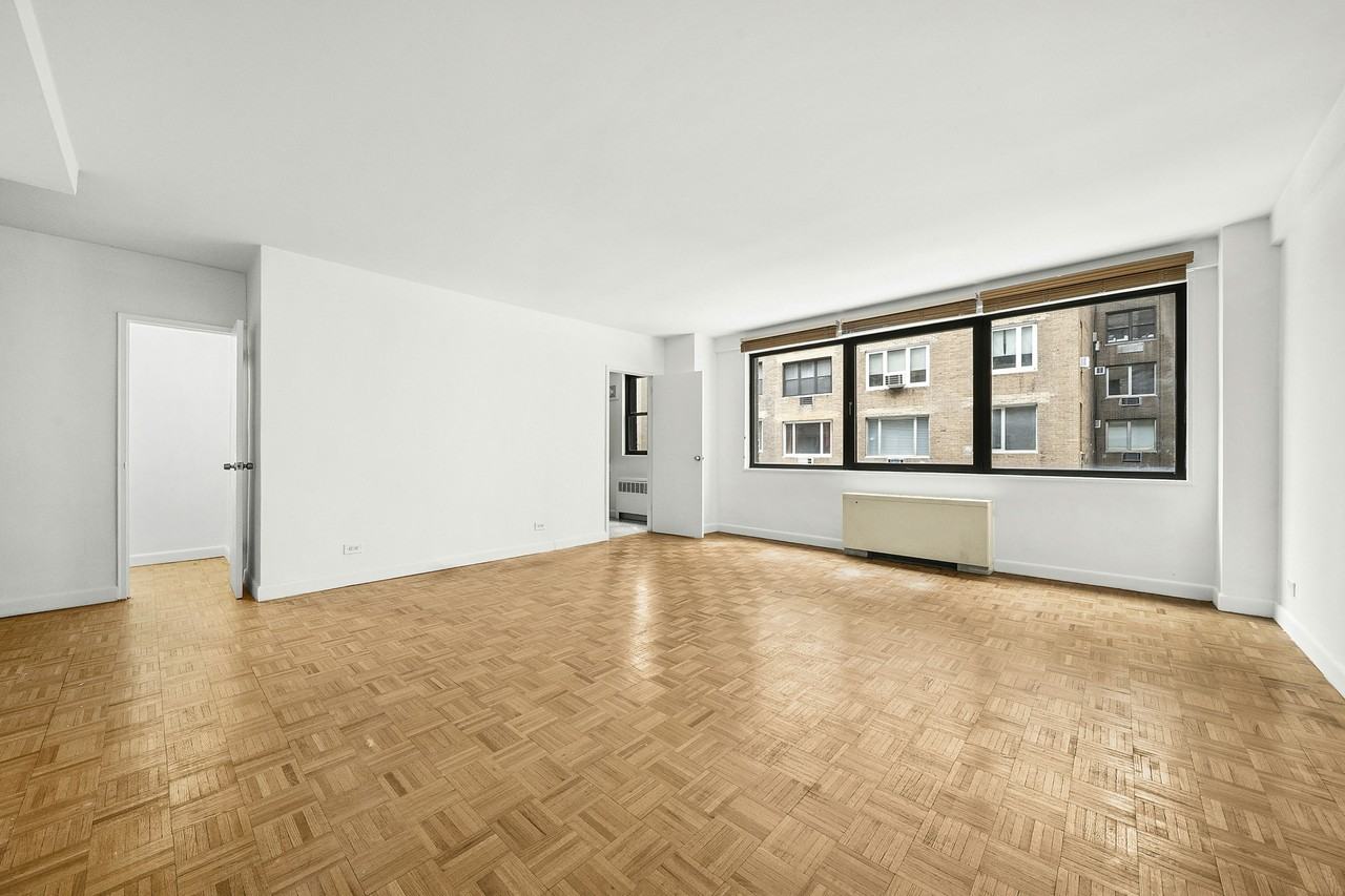 116 Central Park S #5G - Photo 2 of 8