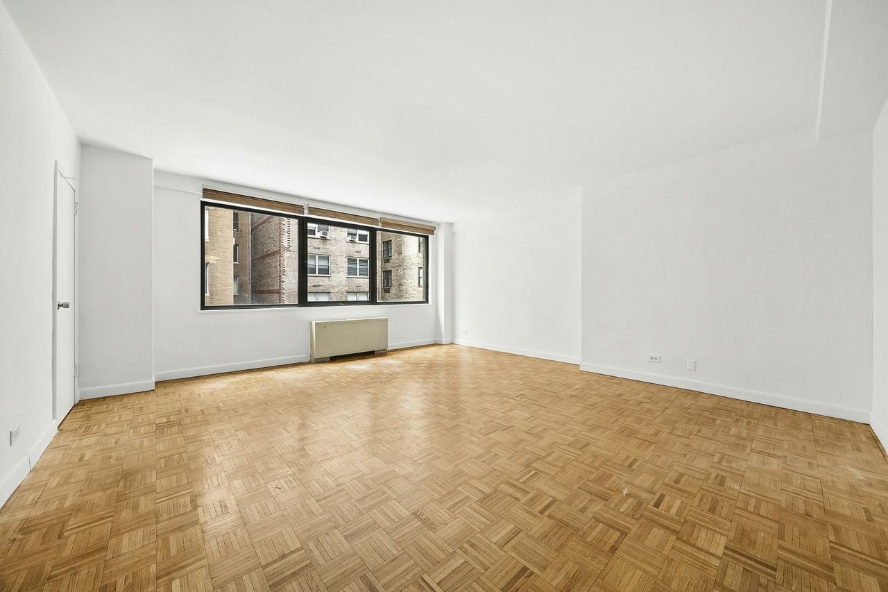 116 Central Park S #5G - Photo 4 of 8
