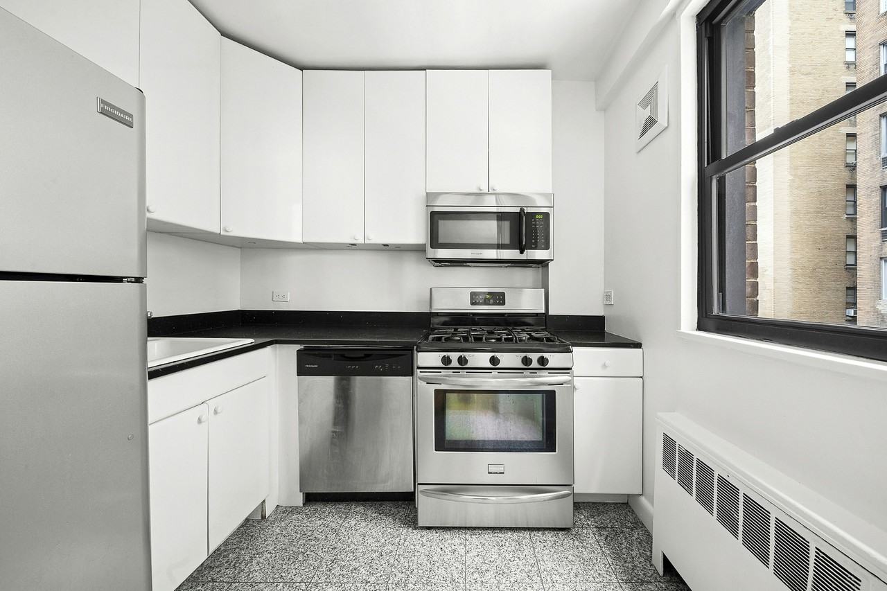 116 Central Park S #5G - Photo 5 of 8