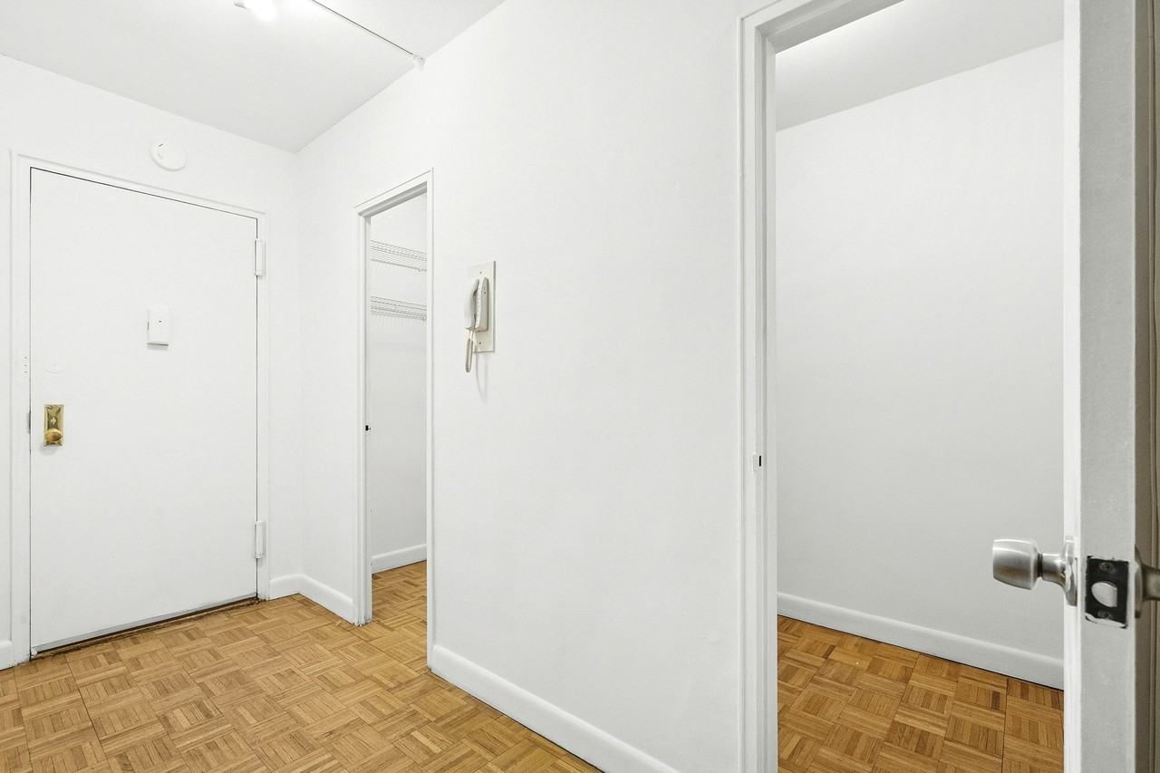 116 Central Park S #5G - Photo 6 of 8