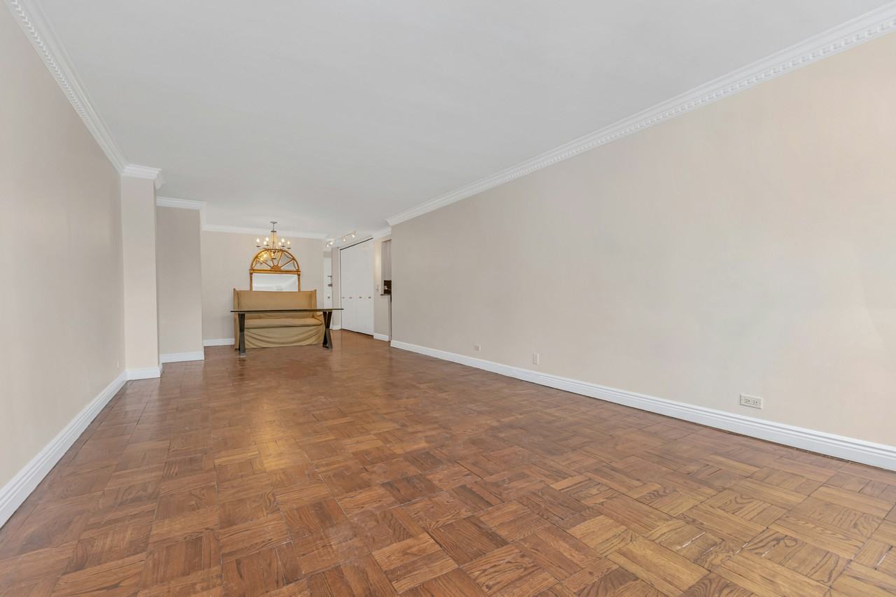 155 E 38th St #20B - Photo 3 of 8