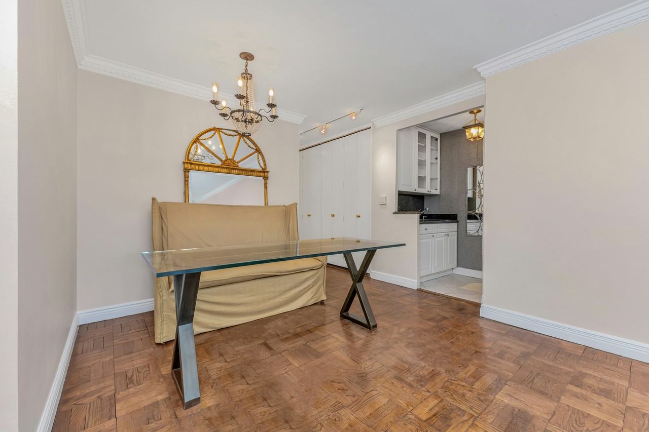 155 E 38th St #20B - Photo 4 of 8