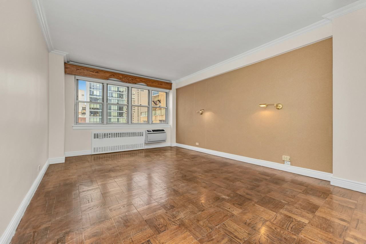155 E 38th St #20B - Photo 7 of 8
