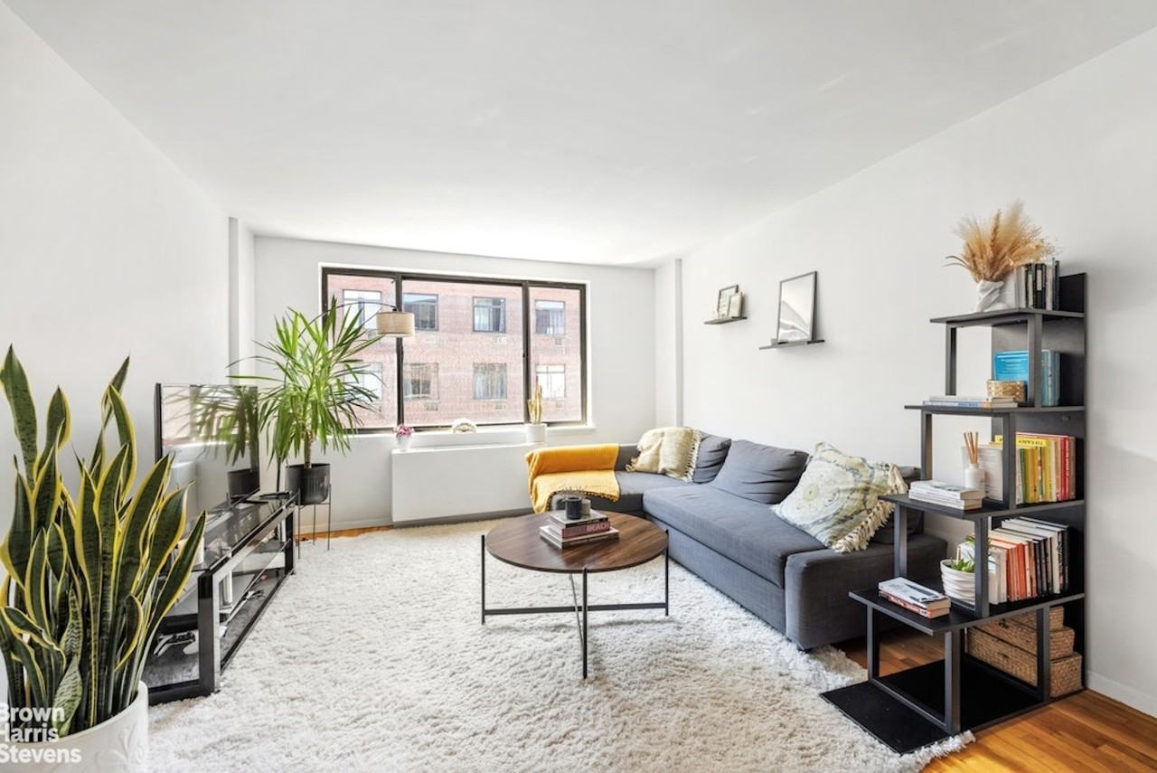 447 W 45th St #5B - Photo 3 of 7