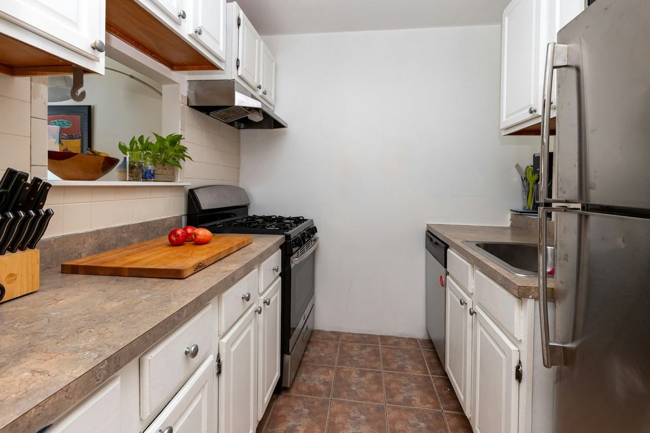 1240 Bedford Ave #2H - Photo 3 of 8