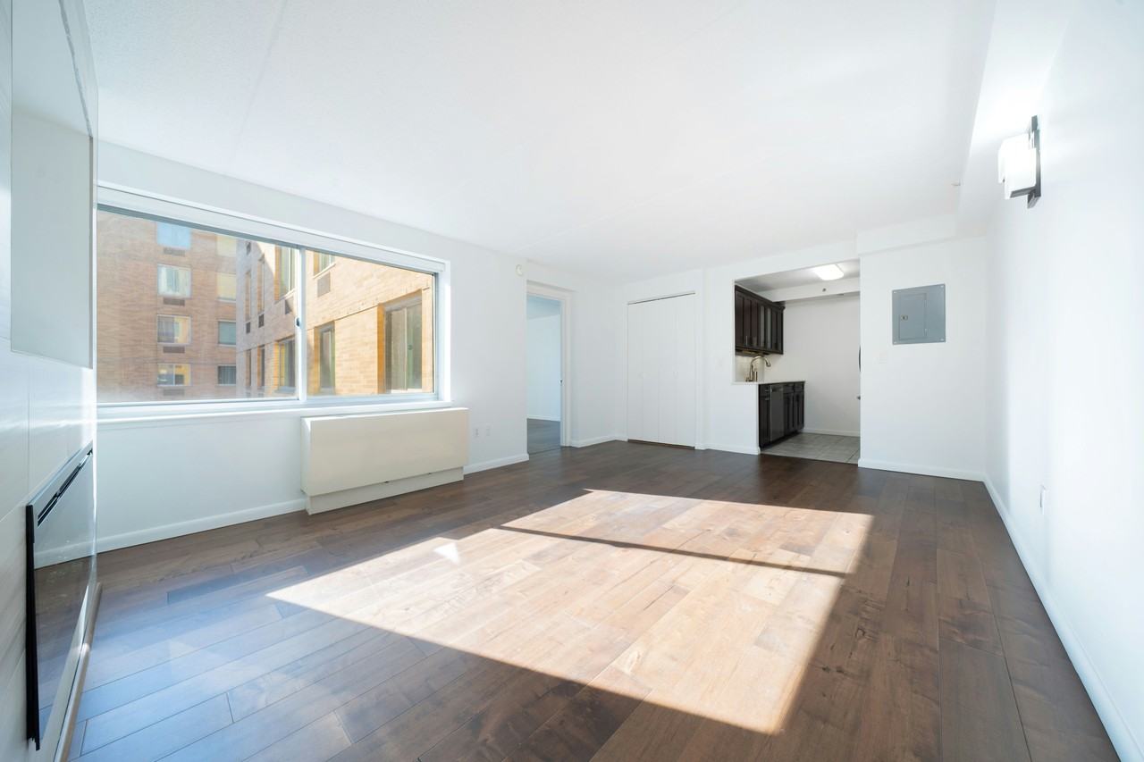 68 Bradhurst Ave #V6 - Photo 2 of 15