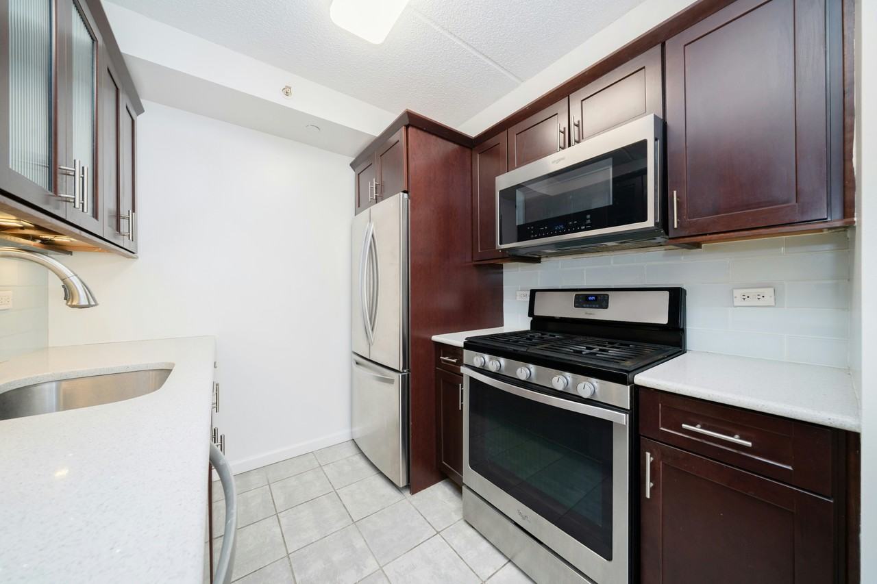 68 Bradhurst Ave #V6 - Photo 5 of 15