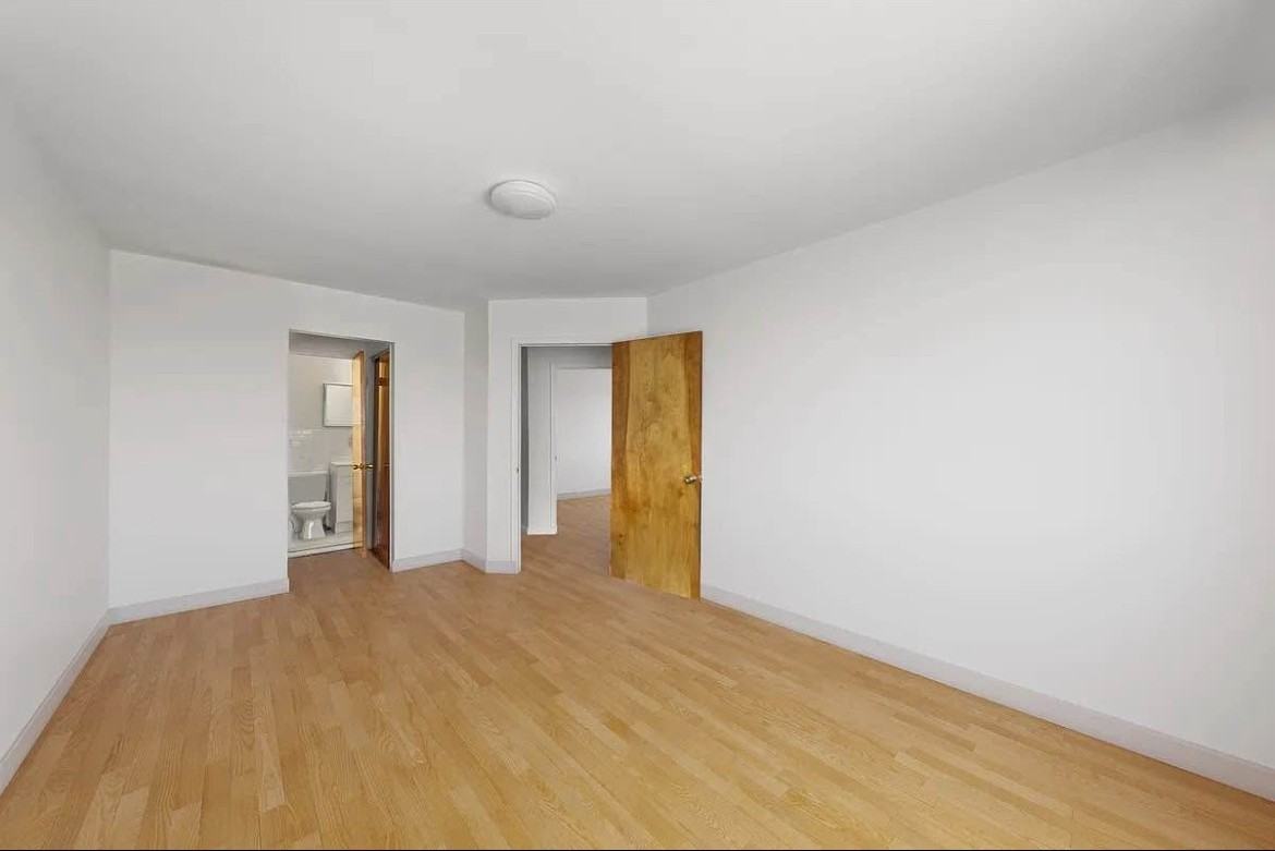 2657 E 21st St #2 - Photo 3 of 7