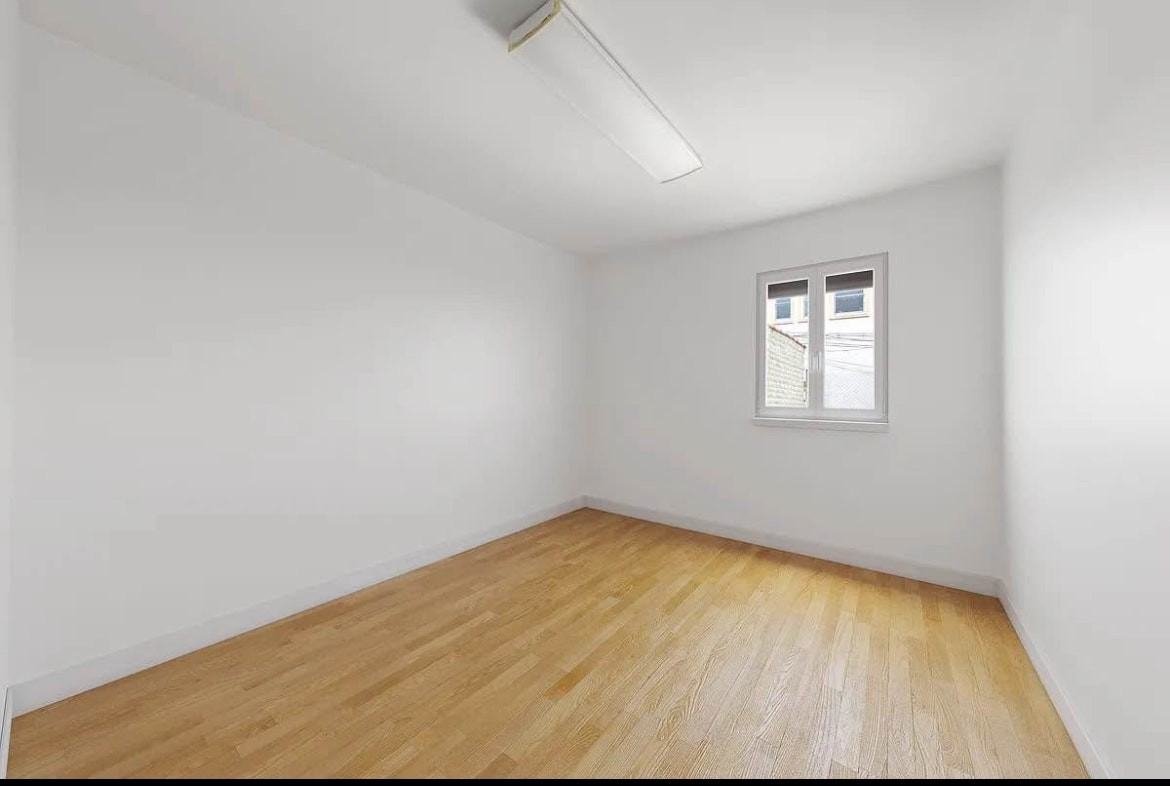 2657 E 21st St #2 - Photo 4 of 7