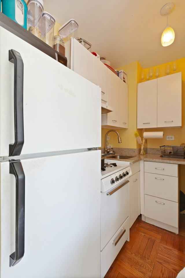 166 E 35th St #3F - Photo 4 of 10