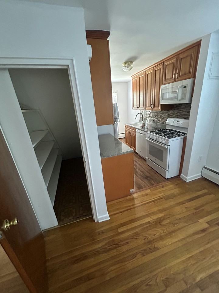 60 -46 69TH PLACE #1 - Photo 3 of 19