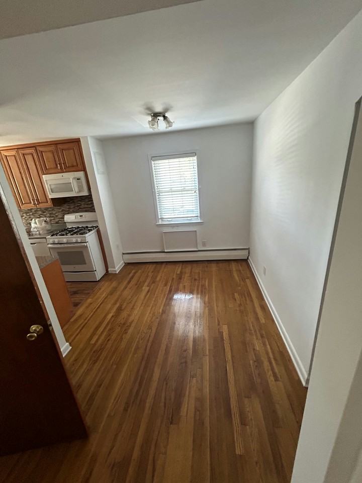 60 -46 69TH PLACE #1 - Photo 4 of 19