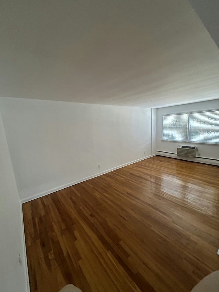 60 -46 69TH PLACE #1 - Photo 5 of 19