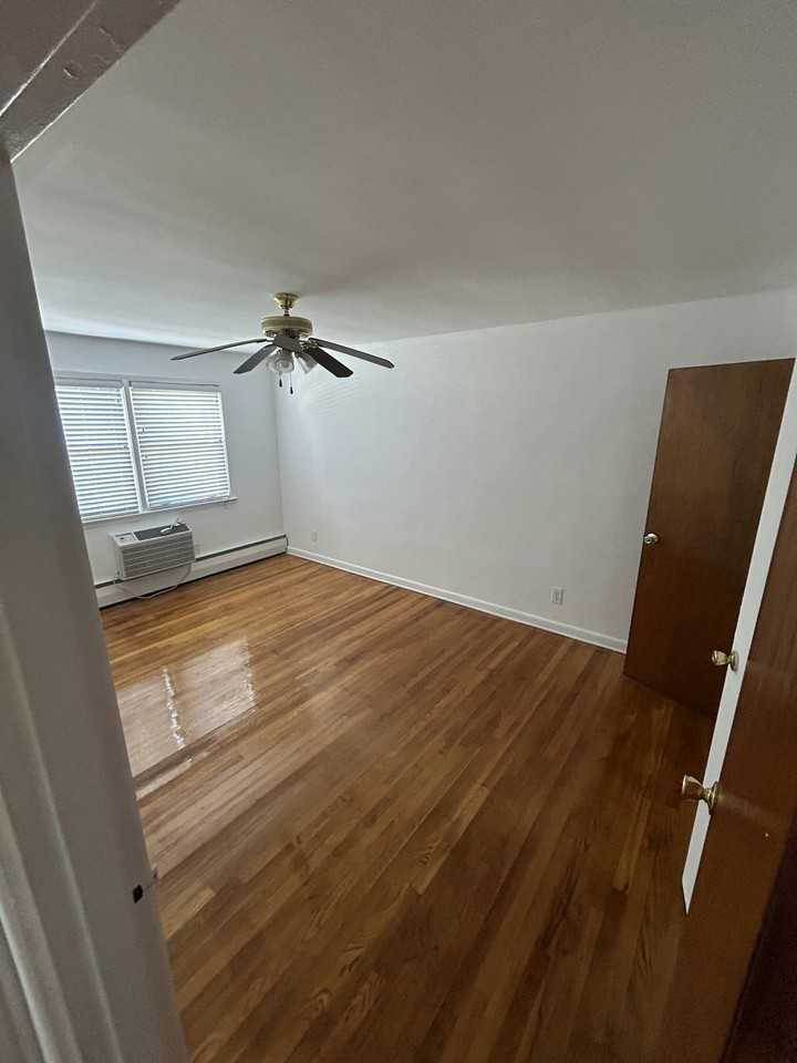 60 -46 69TH PLACE #1 - Photo 6 of 19