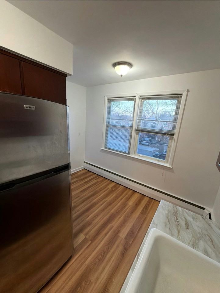 60 -46 69TH PLACE #2 - Photo 5 of 21