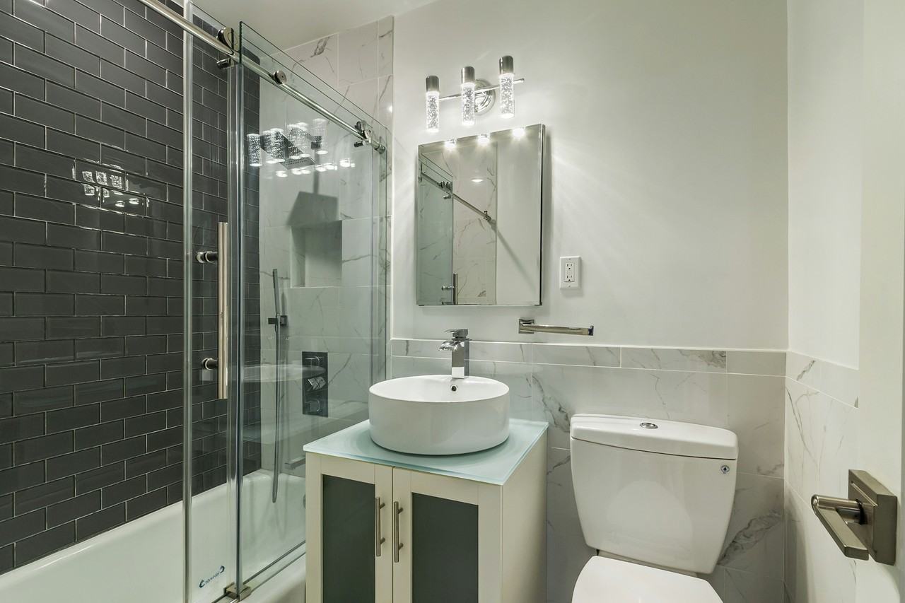 3935 Blackstone Ave #7D - Photo 4 of 10