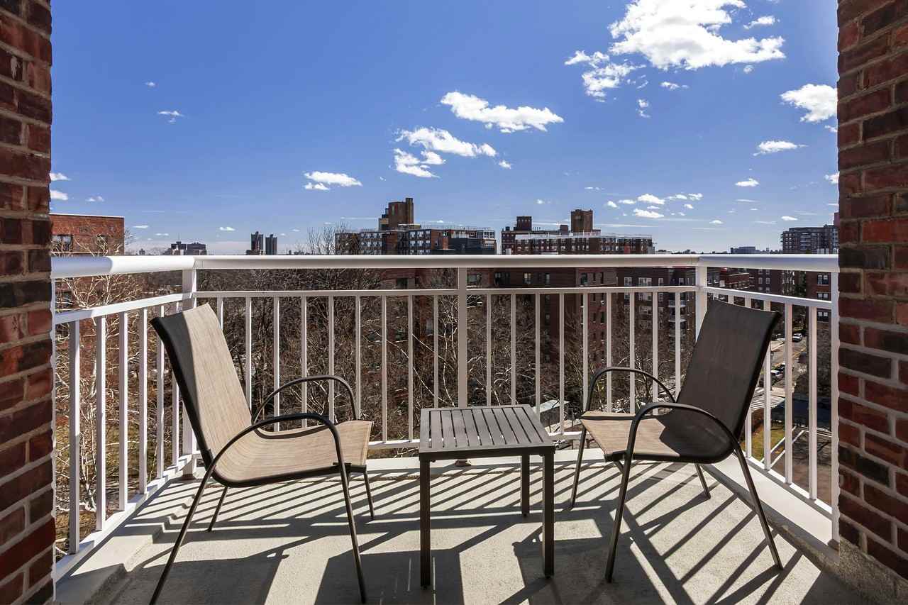 3935 Blackstone Ave #7D - Photo 6 of 10