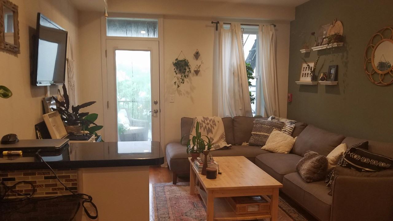 525 Adams St #4L - Photo 2 of 7