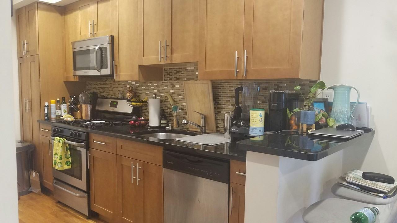 525 Adams St #4L - Photo 3 of 7