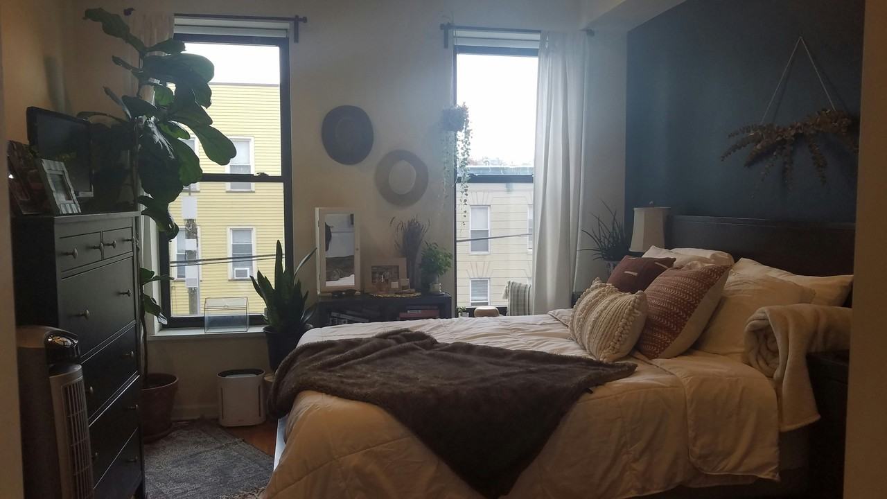 525 Adams St #4L - Photo 5 of 7