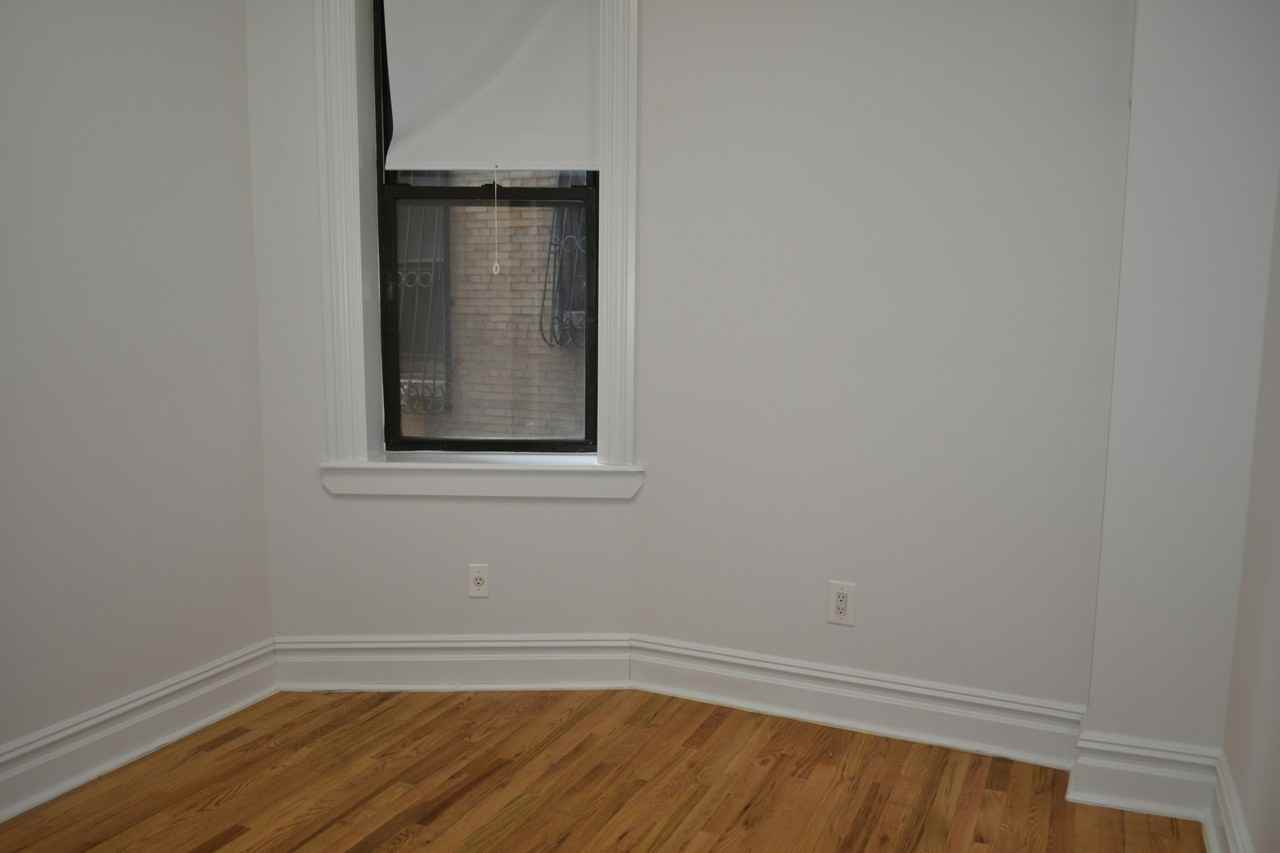 160 Wadsworth Ave #104 - Photo 3 of 19