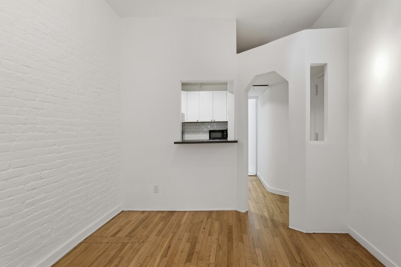 223 E 78th St #1A - Photo 5 of 6