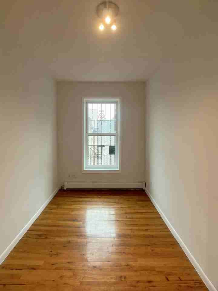 1171 Bedford Ave #3R - Photo 6 of 8