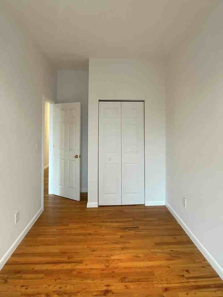 1171 Bedford Ave #3R - Photo 7 of 8