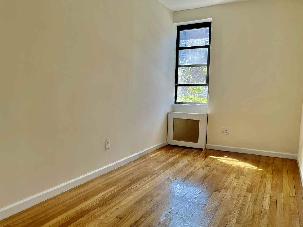 PETTIT AVENUE/BRITTON AVENUE #403 - Photo 3 of 8