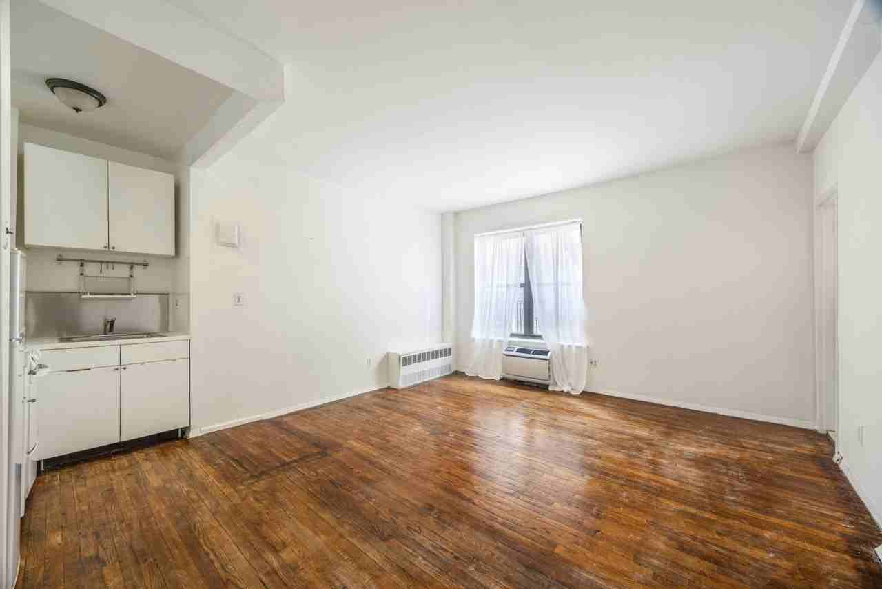 160 E 91st St #6B - Photo 2 of 5