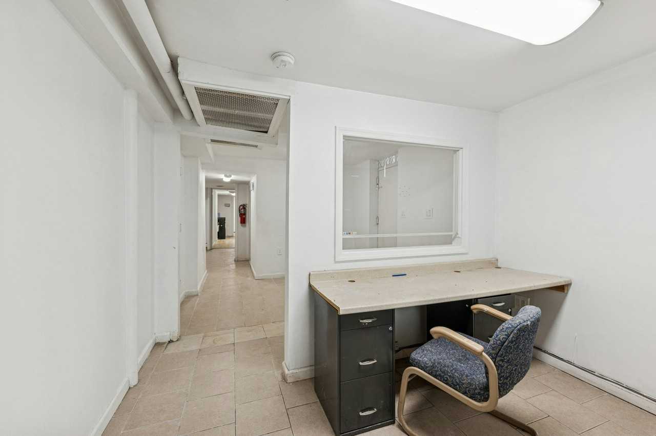 1549 Selwyn Ave - Photo 4 of 12