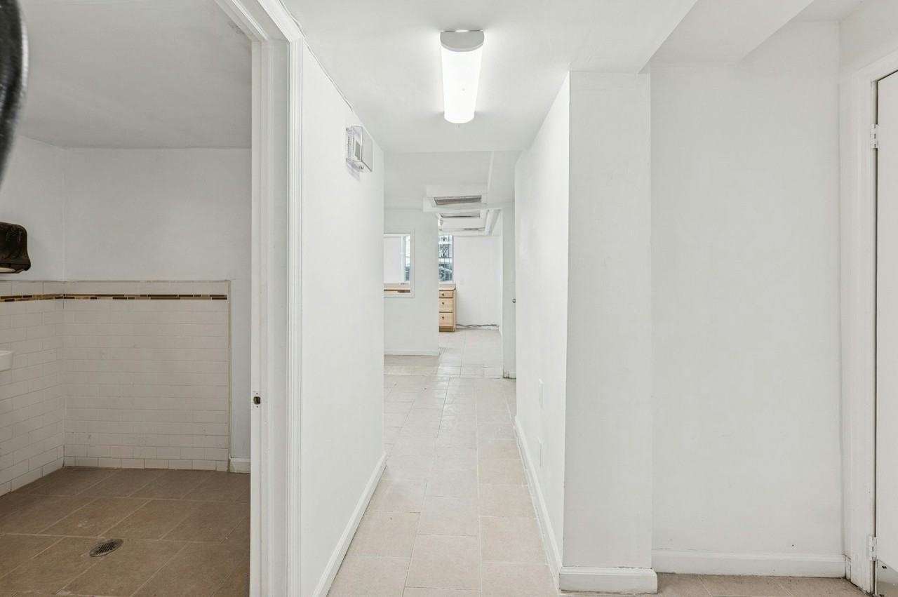 1549 Selwyn Ave - Photo 5 of 12