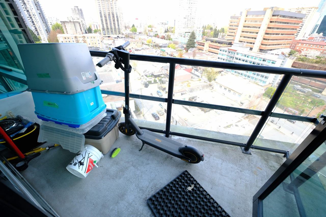 1003 Burnaby Street #1401 - Photo 5 of 13