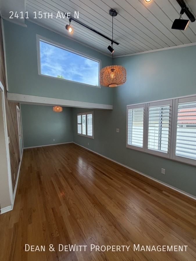 2411 15th Ave N - Photo 2 of 19