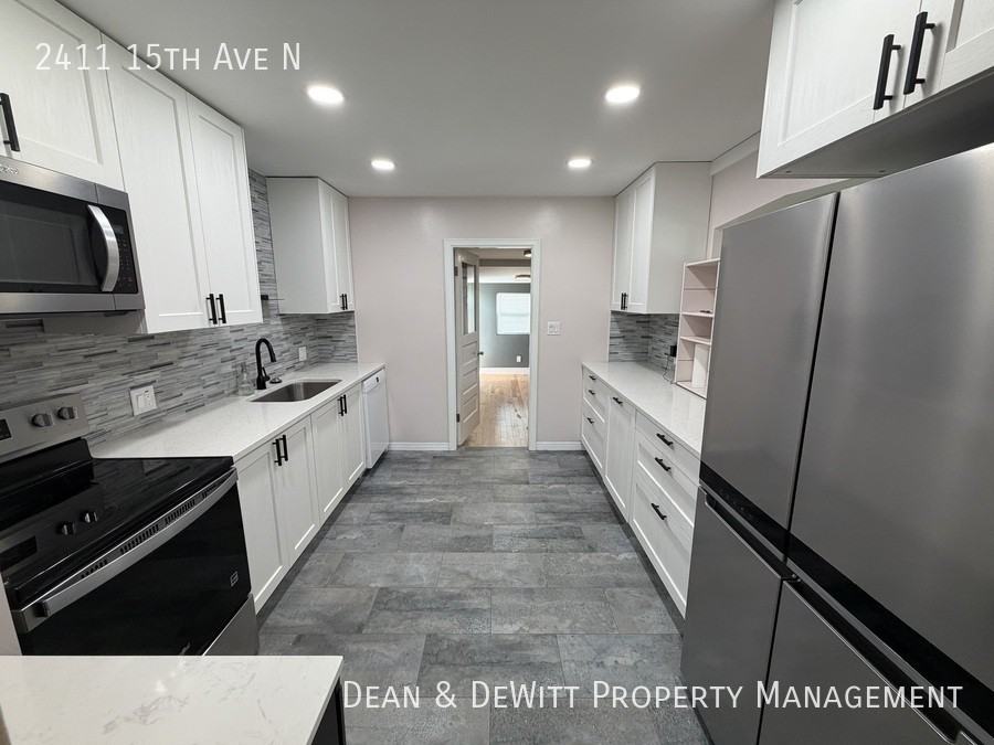 2411 15th Ave N - Photo 3 of 19