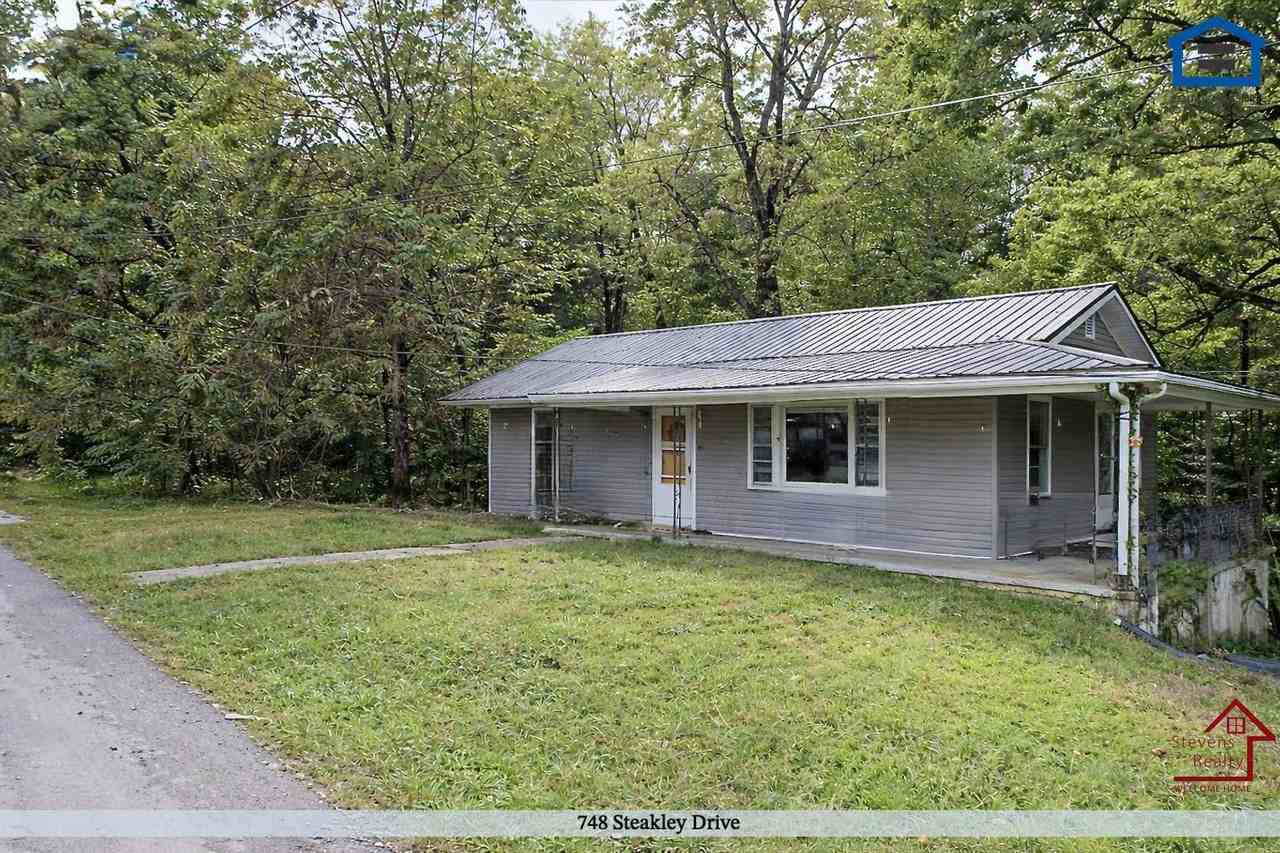 748 Steakley Dr - Photo 2 of 19