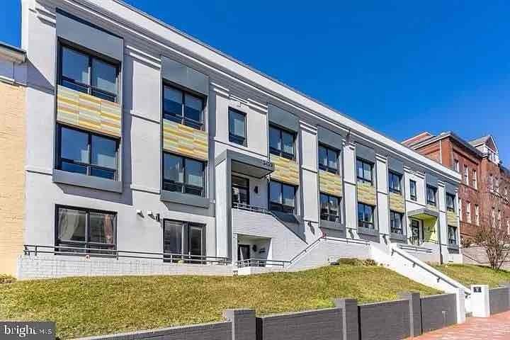 2422 17th St Nw #204