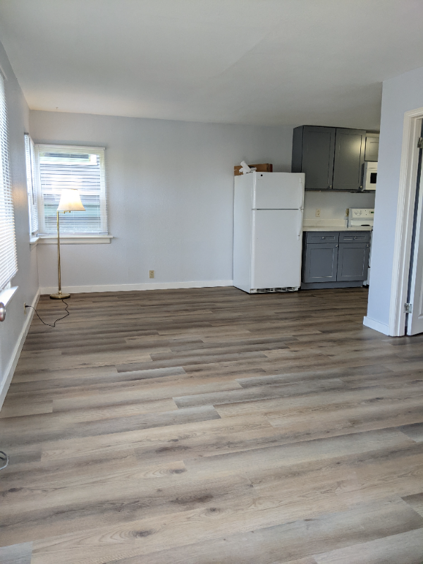 1406 Gregory Way - Photo 5 of 9