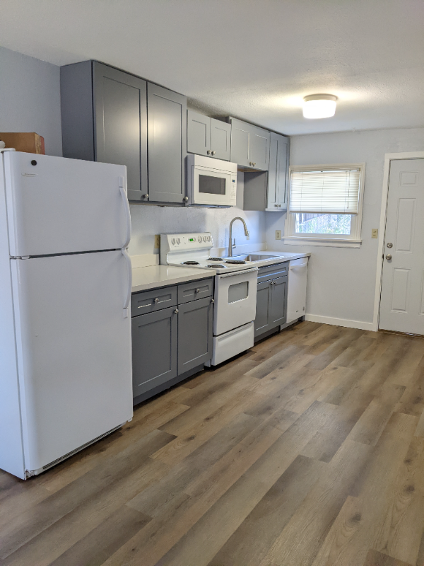 1406 Gregory Way - Photo 6 of 9