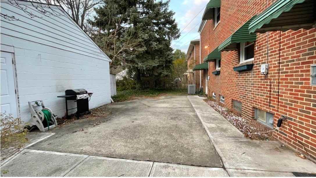 27070 Lake Shore Blvd - Photo 3 of 3