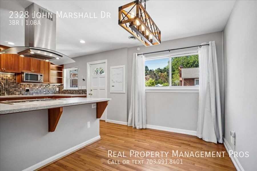 2328 John Marshall Dr - Photo 6 of 31