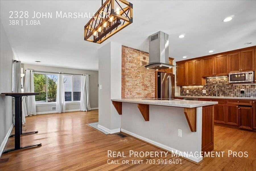 2328 John Marshall Dr - Photo 7 of 31