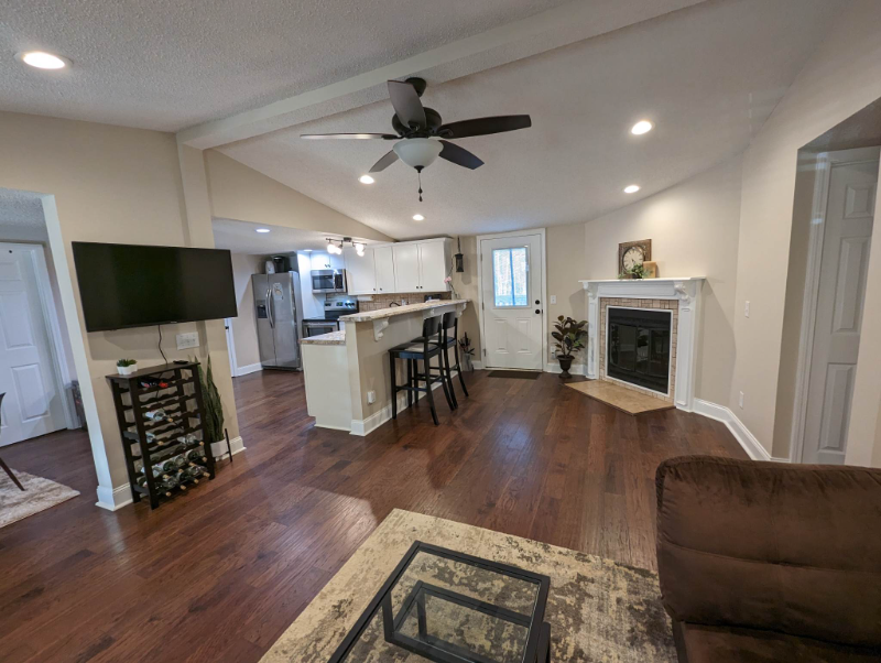 213 Webb St #1 - Photo 6 of 18