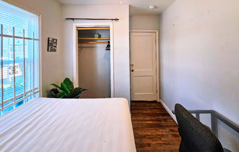 105 Ozone St Sw #1ROOM - Photo 3 of 16