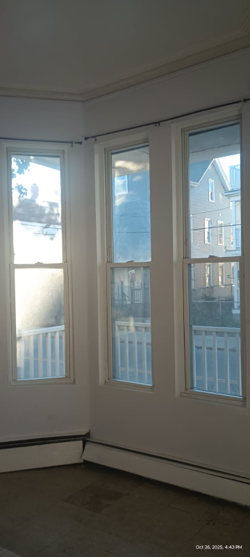 650 Cranston St - Photo 2 of 10