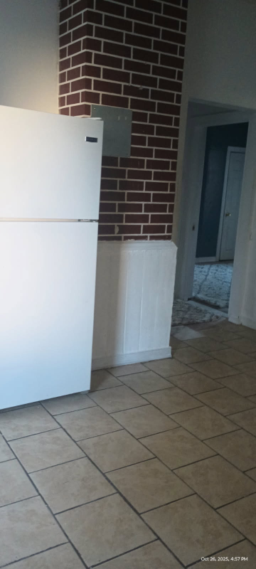 650 Cranston St - Photo 4 of 10