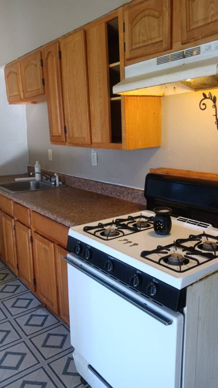 650 Cranston St - Photo 5 of 10