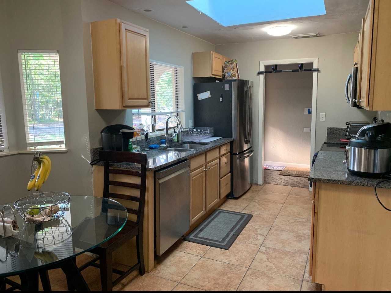 745 Nw 18th St #B - Photo 7 of 8