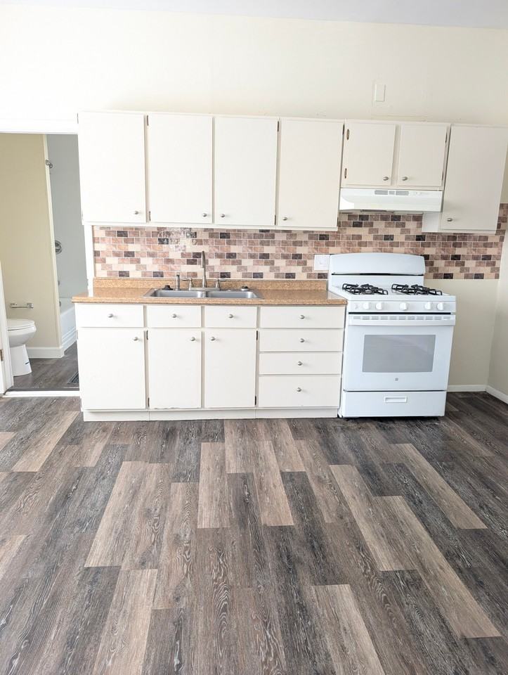 731 Mcmakin Ave #1 - Photo 3 of 11