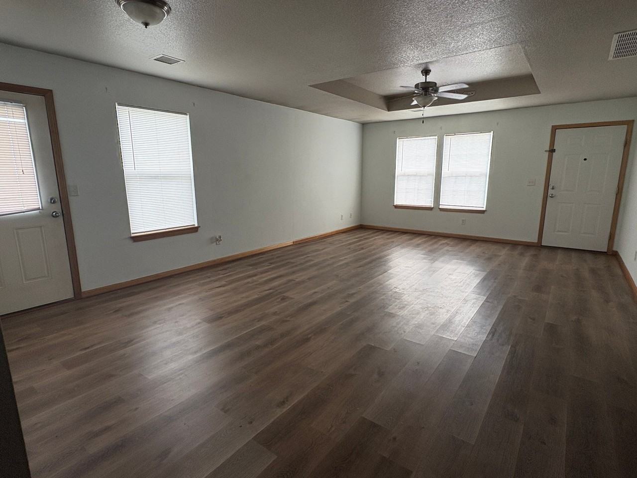 107 Sw Rock Garden Ln - Photo 3 of 9